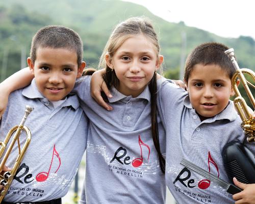 La amistad es uno de los valores que fortalece el trabajo en equipo la música en el programa de escuelas de música