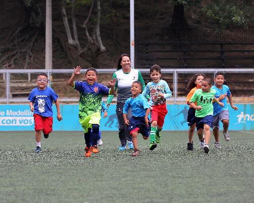 Oferta deportiva, recreativa y de actividad física para todos los ciclos de vida desde la primera infancia hasta los adultos mayores