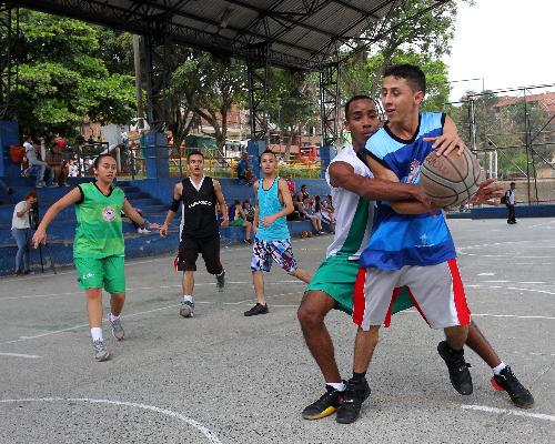 Deportistas de las Escuelas Populares, programa que cumple 18 años en la ciudad. 